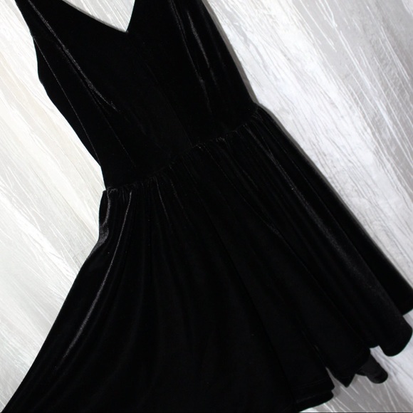 🎱VELVET ROMPER🎱 - Picture 4 of 6